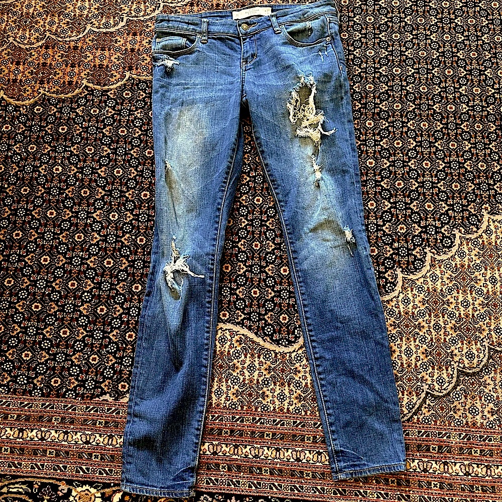 Abercrombie and Fitch 27/31 (4R)